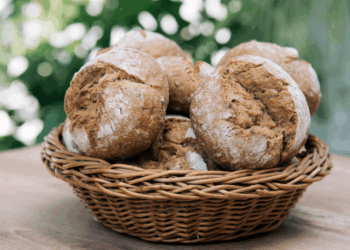 Trap er niet in! Dít is waarom je in restaurants vaak gratis brood krijgt