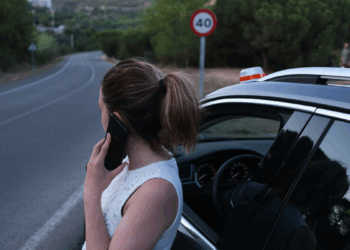 Vakantie verpest: man laat vrouw achter na ruzie, rijdt 900 km naar huis