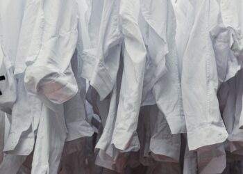 Witte was opfrissen met aspirine: werkt dit huismiddeltje echt?