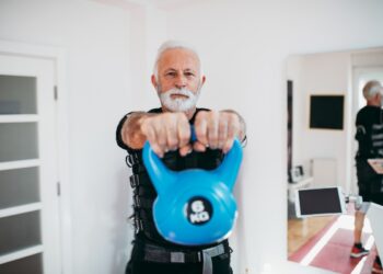 Onderzoek wijst uit: krachttraining gaat veroudering tegen, zelfs als je er laat pas mee begint