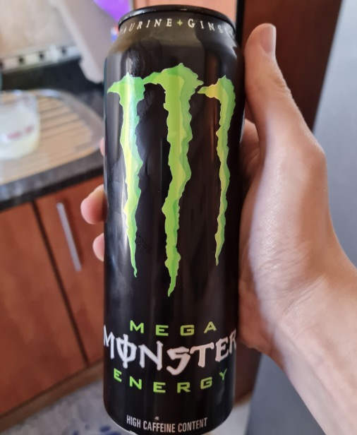 Dit gebeurt er met je lichaam als je regelmatig energiedrankjes drinkt op nuchtere maag!