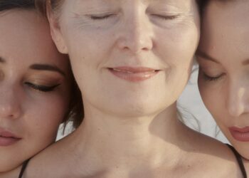 Dit zegt jouw sterrenbeeld over hoe jij als zus bent!