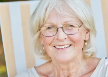 Gerda (73) wil haar pensioen gebruiken om te reizen, maar haar kinderen dringen aan op sparen.