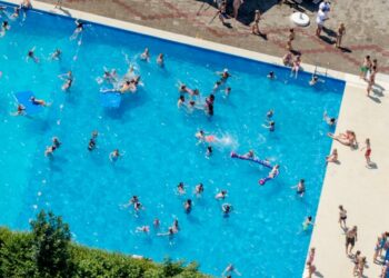 Hoe vies is een zwembad nu eigenlijk? Dit is het enige eerlijke antwoord