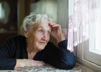 Hilda (82): “Mijn kleinkinderen willen niet meer op bezoek komen, want ik ruik naar oude mensen”