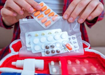 Let op: deze invloed hebben tijdsverschil, zon en alcohol op je medicijnen als je op vakantie bent