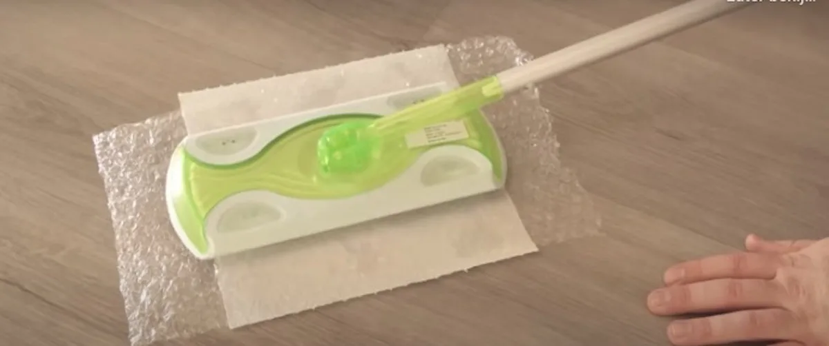 Vanaf nu wil je alleen nog maar je vloer dweilen met noppenfolie! (en dit is de geweldige reden waarom)