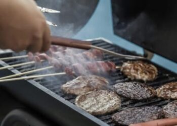 Veganistisch gezin eist einde aan BBQ-geuren: stuurt boze brief met ‘Laatste waarschuwing’