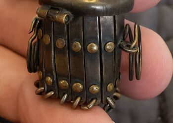 De kinderen van mijn zus vonden iets vreemds onder hun bed.. Wat zou het kunnen zijn..