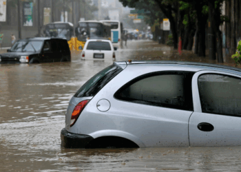 Iedereen vraagt het zich af: wat gebeurt er als een EV in het water belandt?