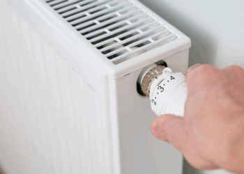 Energie-expert onthuld: “Dit is waarom je de verwarming in de zomer helemaal open zou moeten draaien”