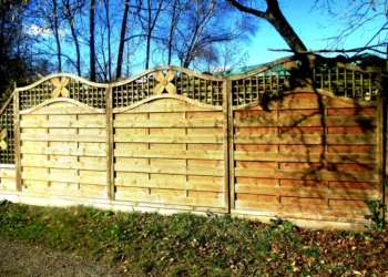 Anja vertelt: “Mijn buren willen een hogere schutting, maar ze weigeren eraan mee te betalen!”