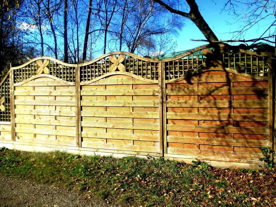 Anja vertelt: “Mijn buren willen een hogere schutting, maar ze weigeren eraan mee te betalen!”