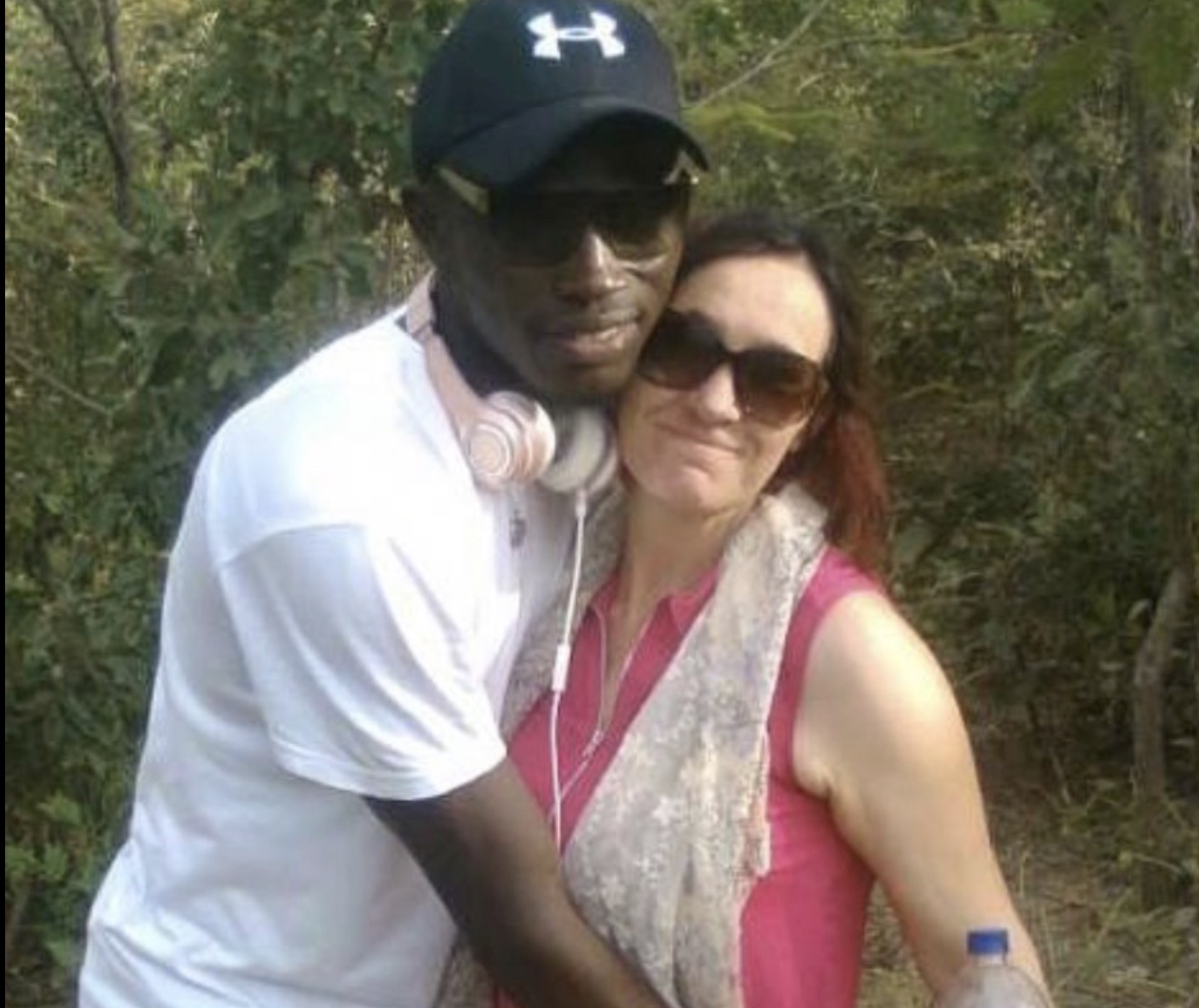 Moeder Heidi vindt liefde bij toyboy uit Gambia en doet iets huiveringwekkends met haar gezin (VIDEO)