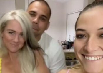 Vrouw die haar man regelmatig met haar moeder deelt, doet nog een bizarre bekentenis