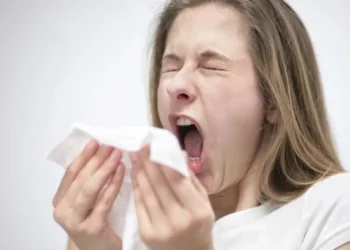 Dit is waarom je echt nooit meer je nies moet inhouden