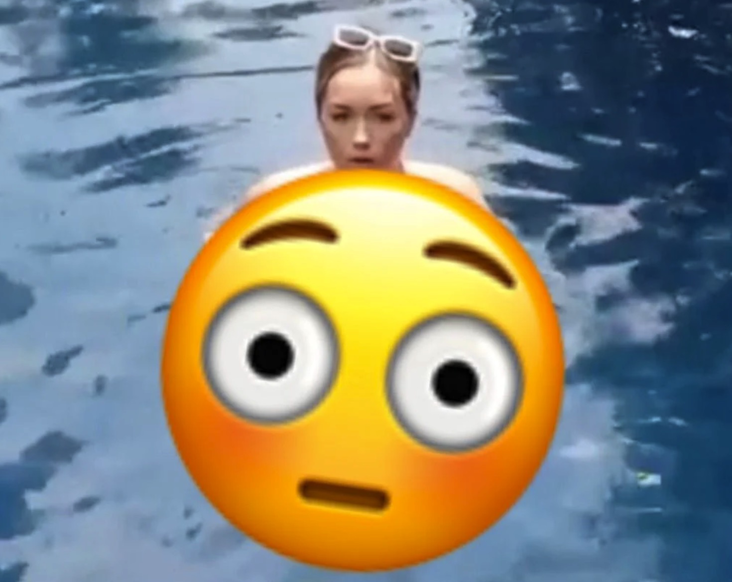 Video: Man geeft zijn vriendin wel aparte bikini voor op vakantie