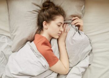 Kappers waarschuwen: slaap nooit met een knot in je haar