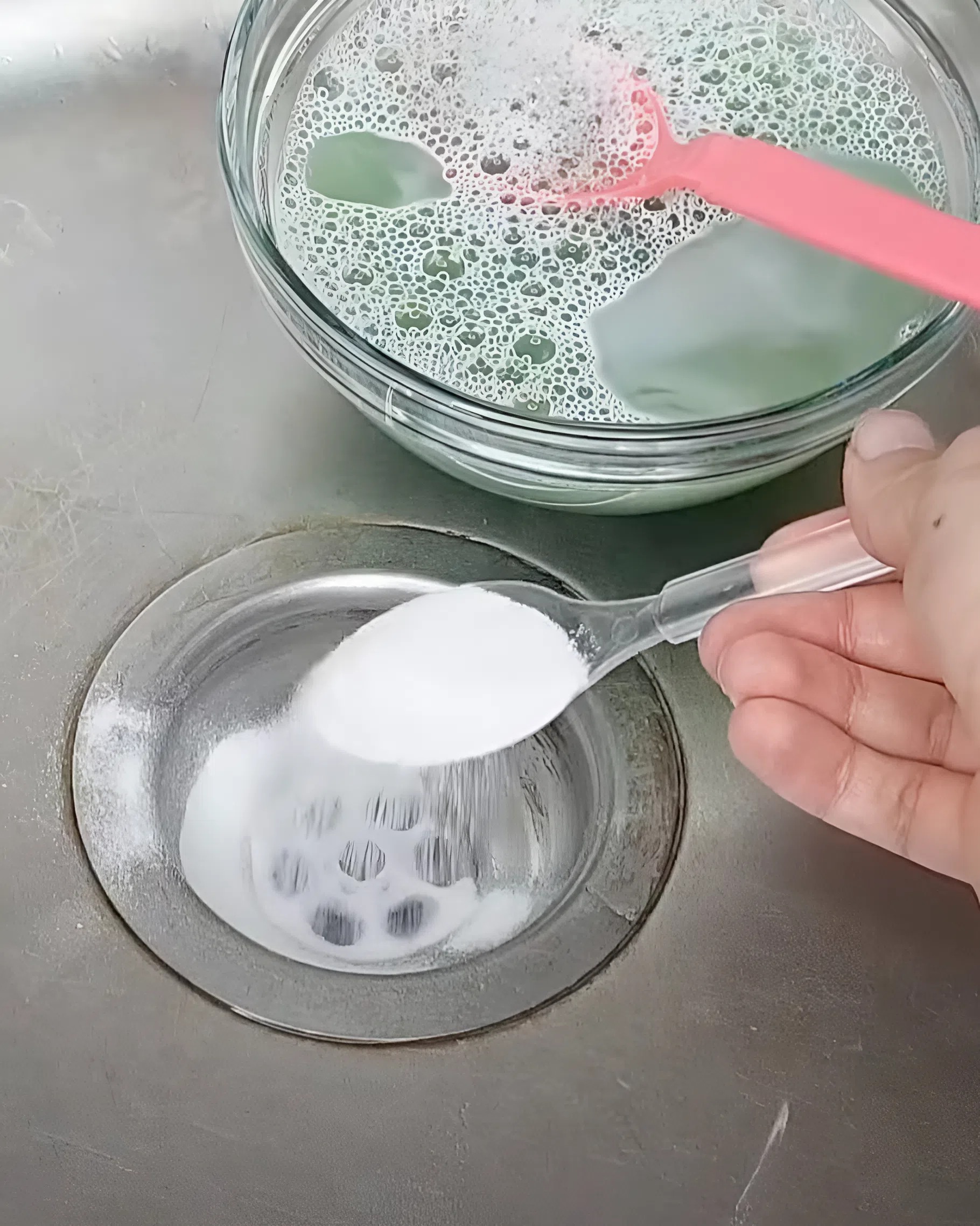 Slechts één eetlepel van dit goedje en je afvoer is nooit meer verstopt..