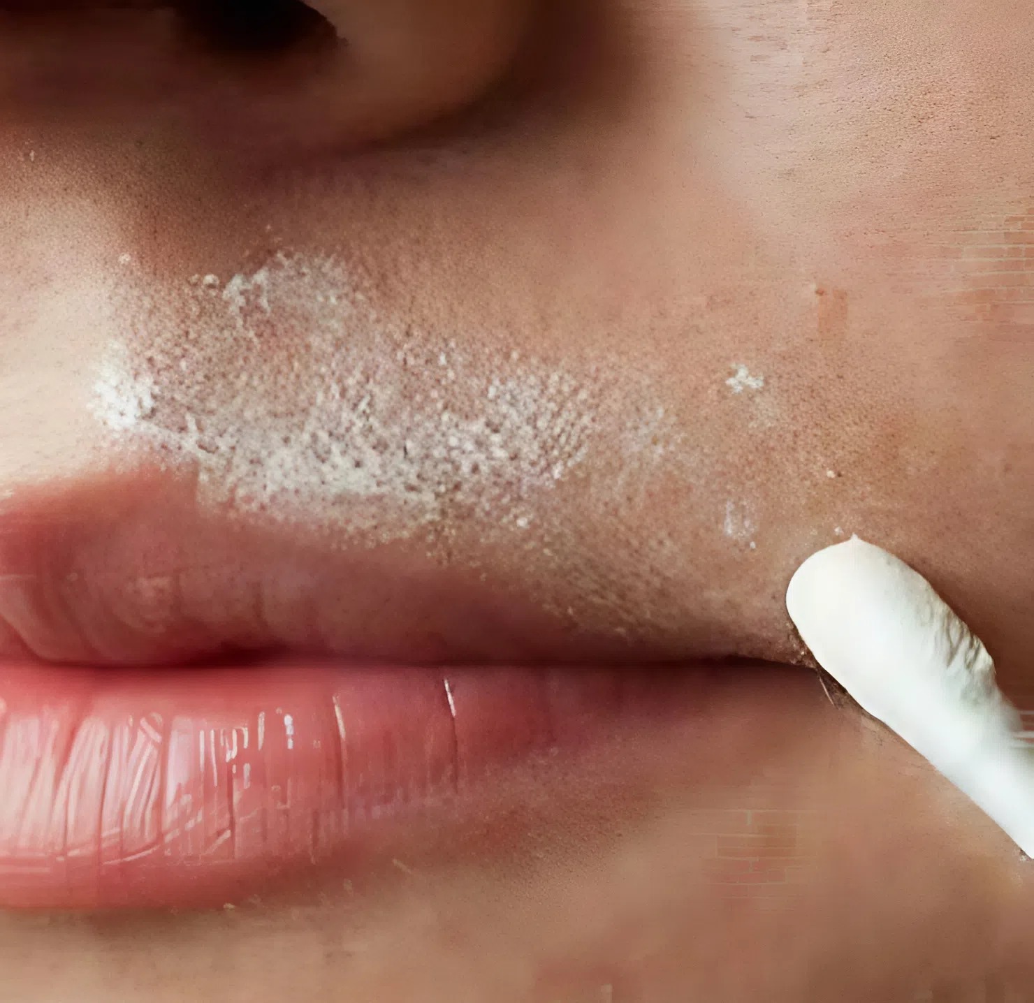 Vrouw onthult de beste manier om haartjes op je bovenlip te verwijderen zónder te scheren