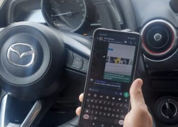OPGELET: In deze landen kun je je rijbewijs inleveren wanneer je op je telefoon zit in de auto!