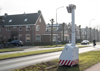 2 mannen slopen Flexflitser maar vergeten daarbij een klein detail (en moeten nu flink betalen)