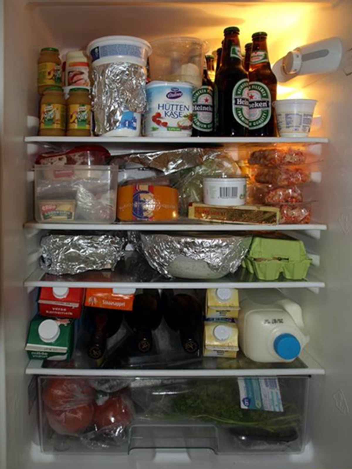 Weinig ruimte in de koelkast? Dit populaire IKEA-item van slechts €5 verdubbelt direct je opbergruimte