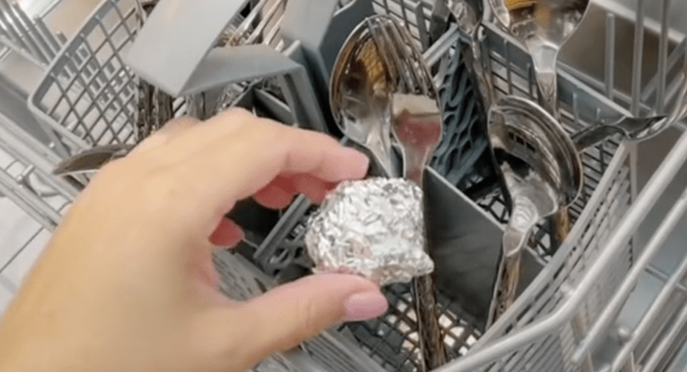 Expert luidt noodklok: “Stop deze dingen niet meer in de vaatwasser!”