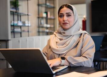 Yasmin (33): “Mijn ouders vinden dat ik moet trouwen binnen onze cultuur, maar ik ben verliefd op een Nederlandse man”